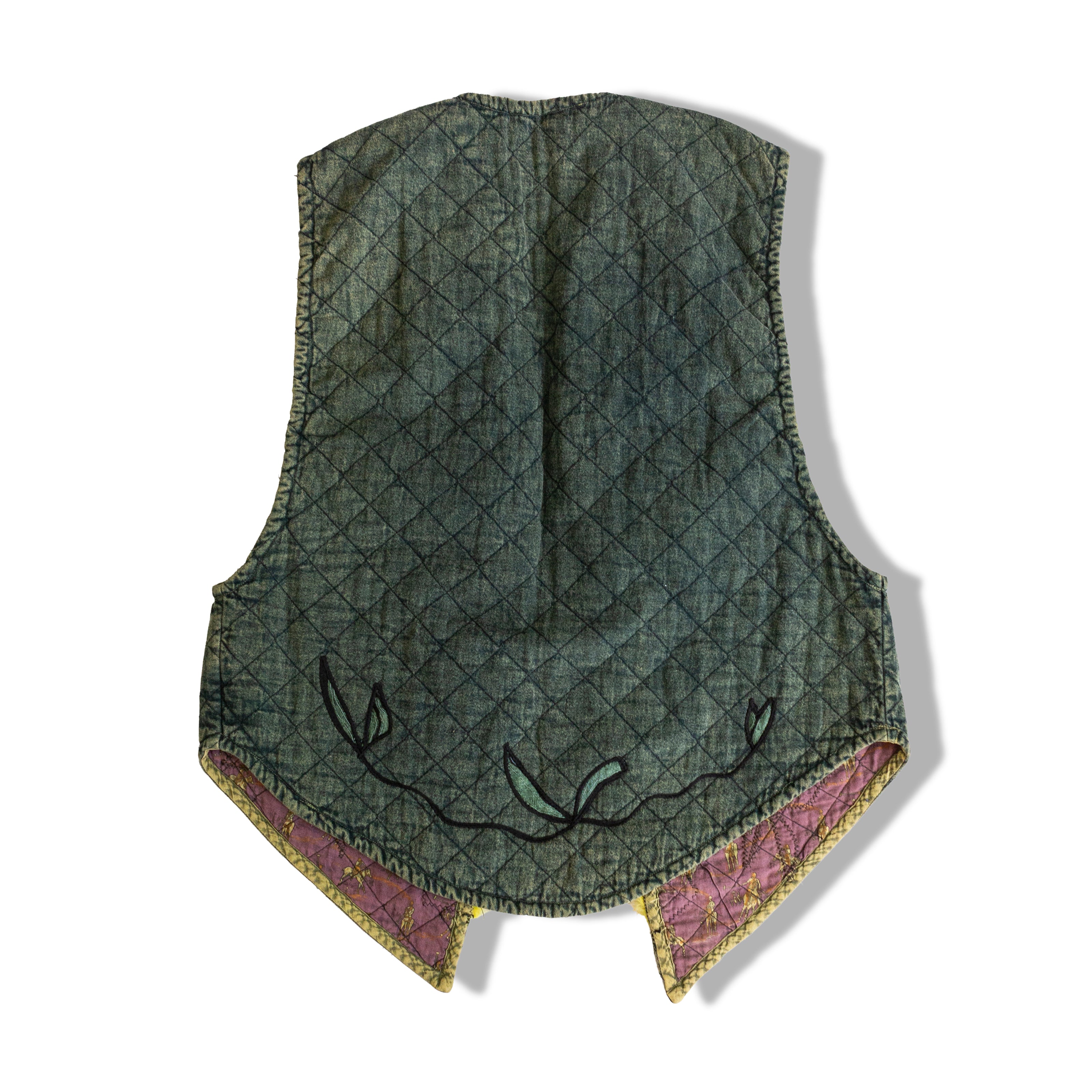 Unique vintage vest with embroired details and faux fur trim