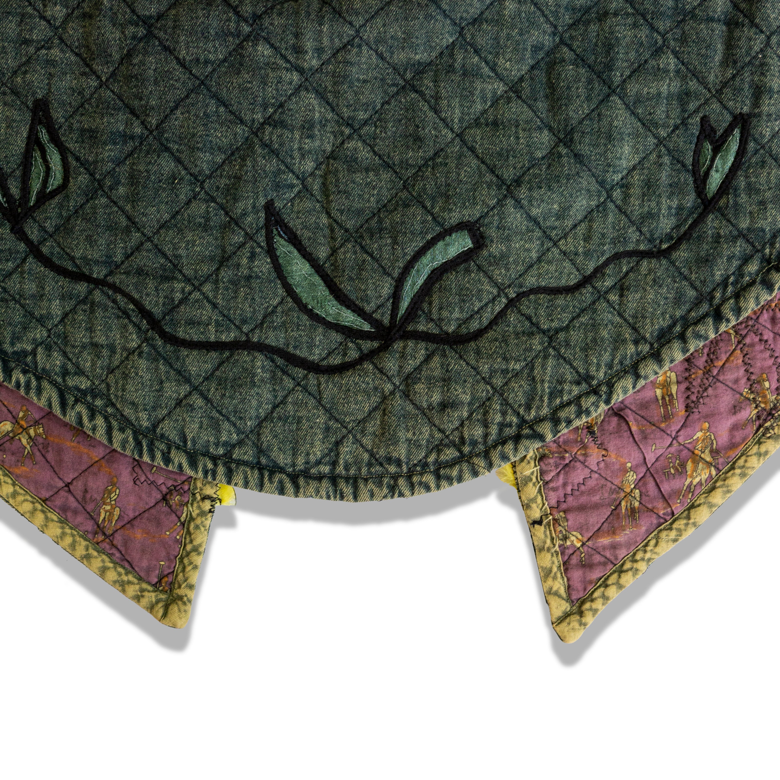 Unique vintage vest with embroired details and faux fur trim