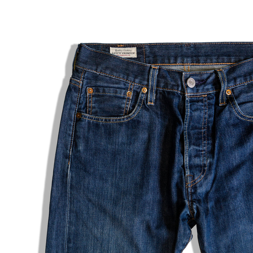 LEVIS 501 DARK WASH JEANS (W29)
