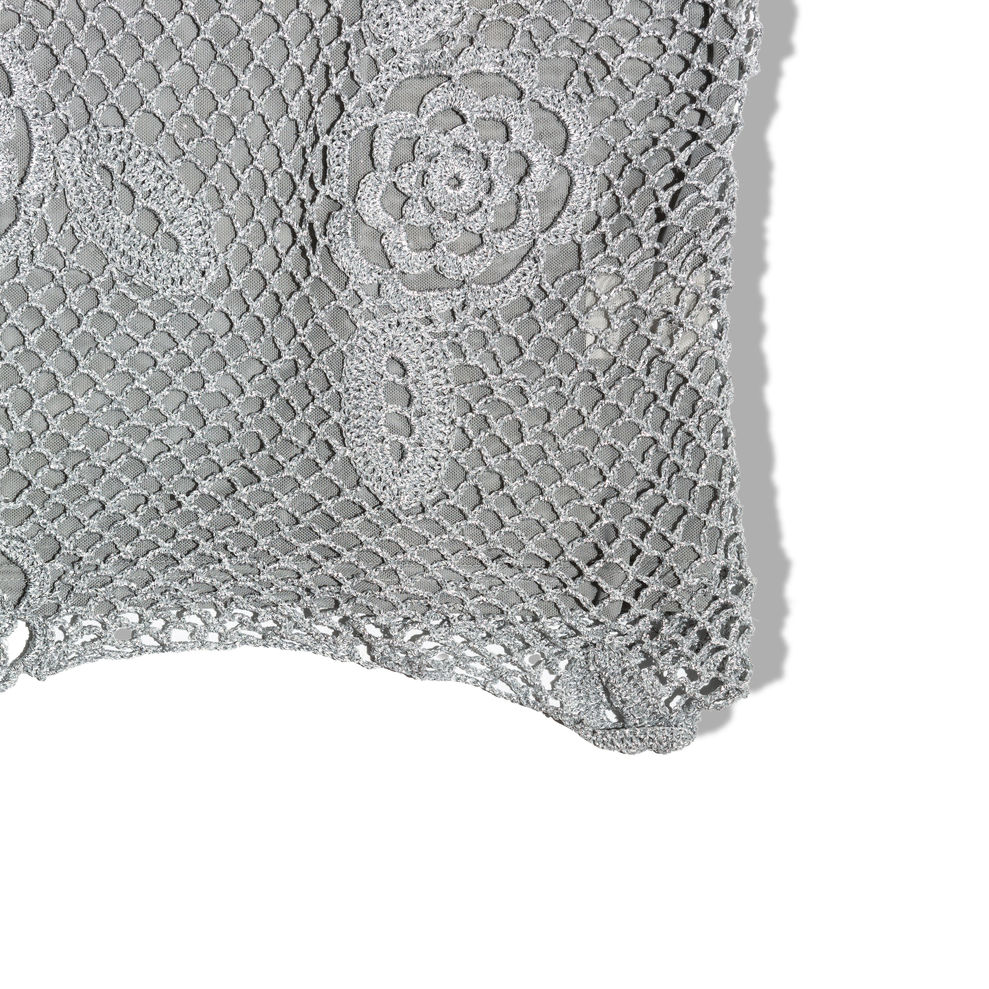 Super hot knitted glitery grey top