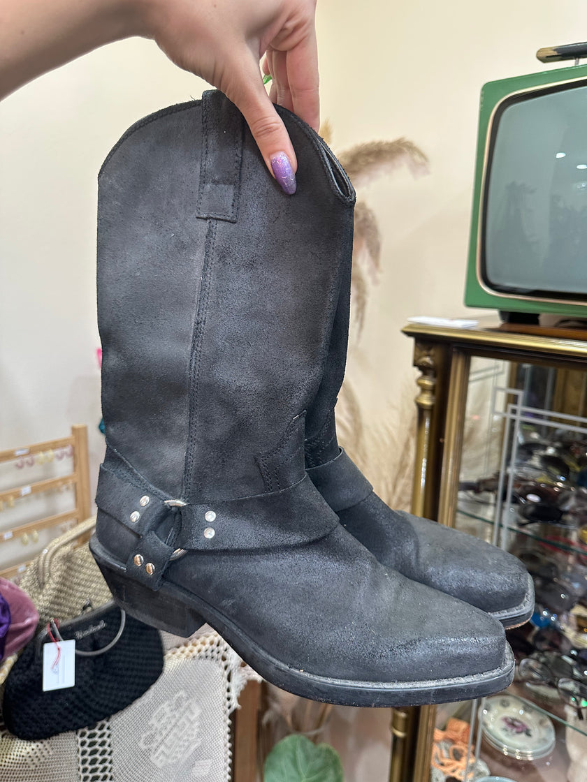 Stunning genuine leather ringer boots