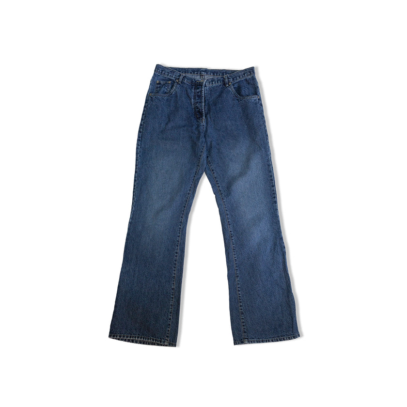 90s style mid waisted jeans