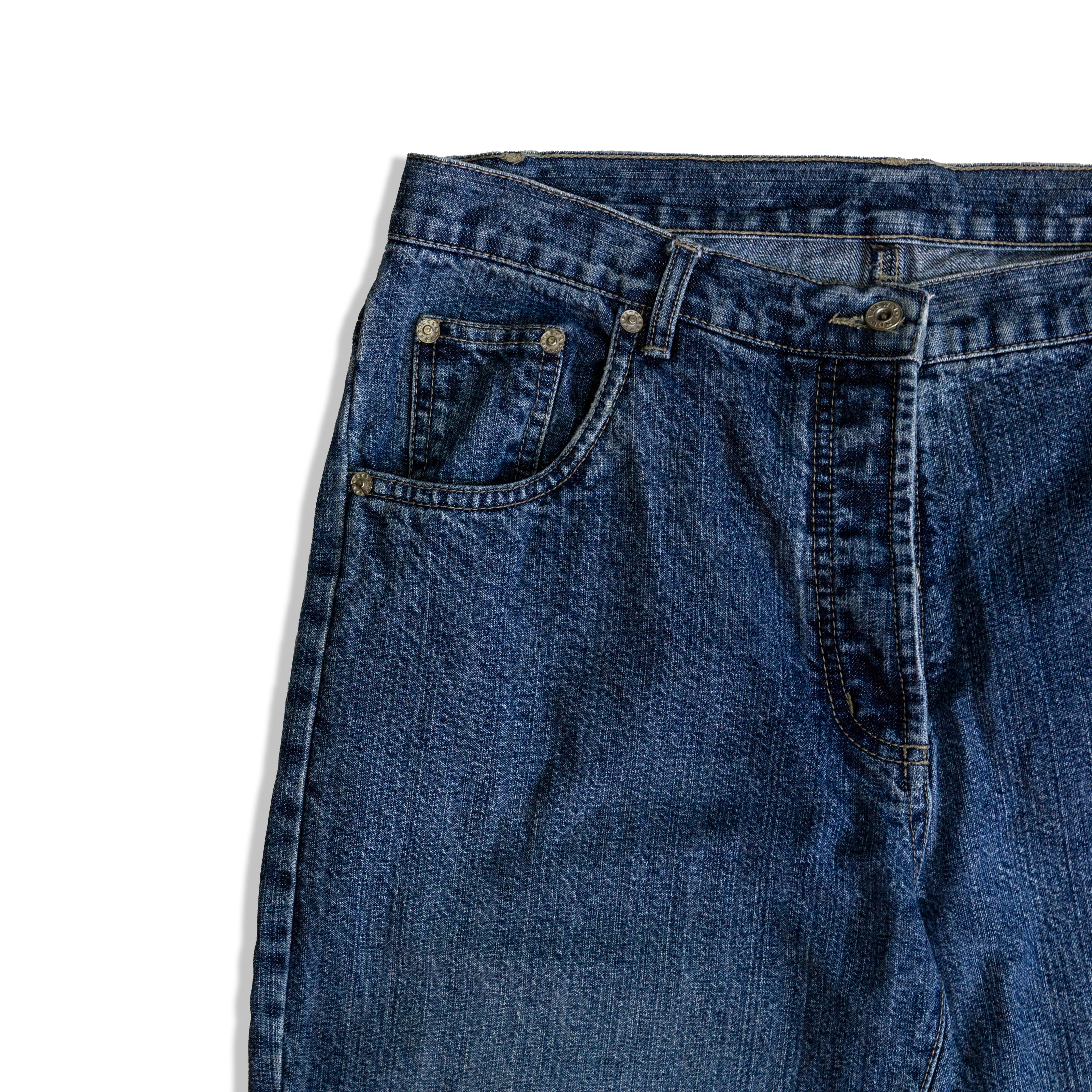 90s style mid waisted jeans