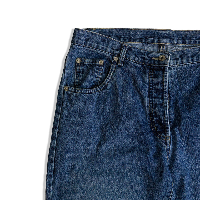 90s style mid waisted jeans