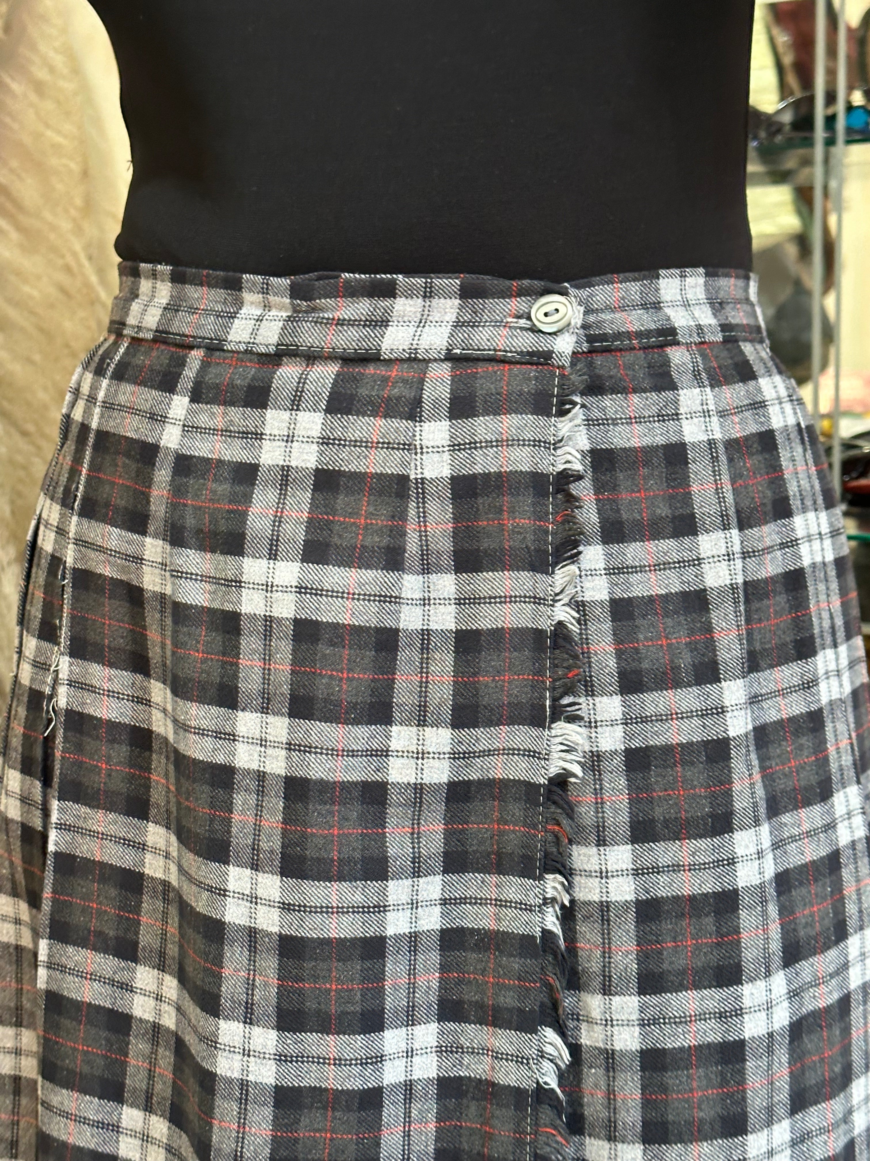 Vintage plaid pleated skirt