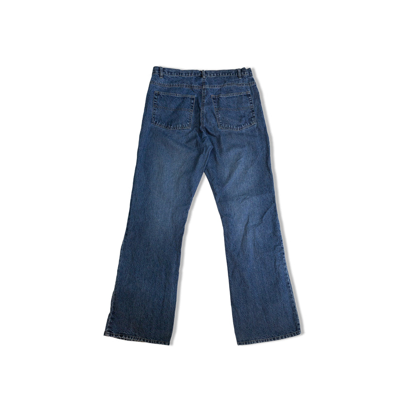 90s style mid waisted jeans