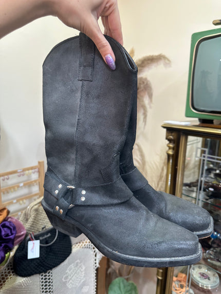 Stunning genuine leather ringer boots