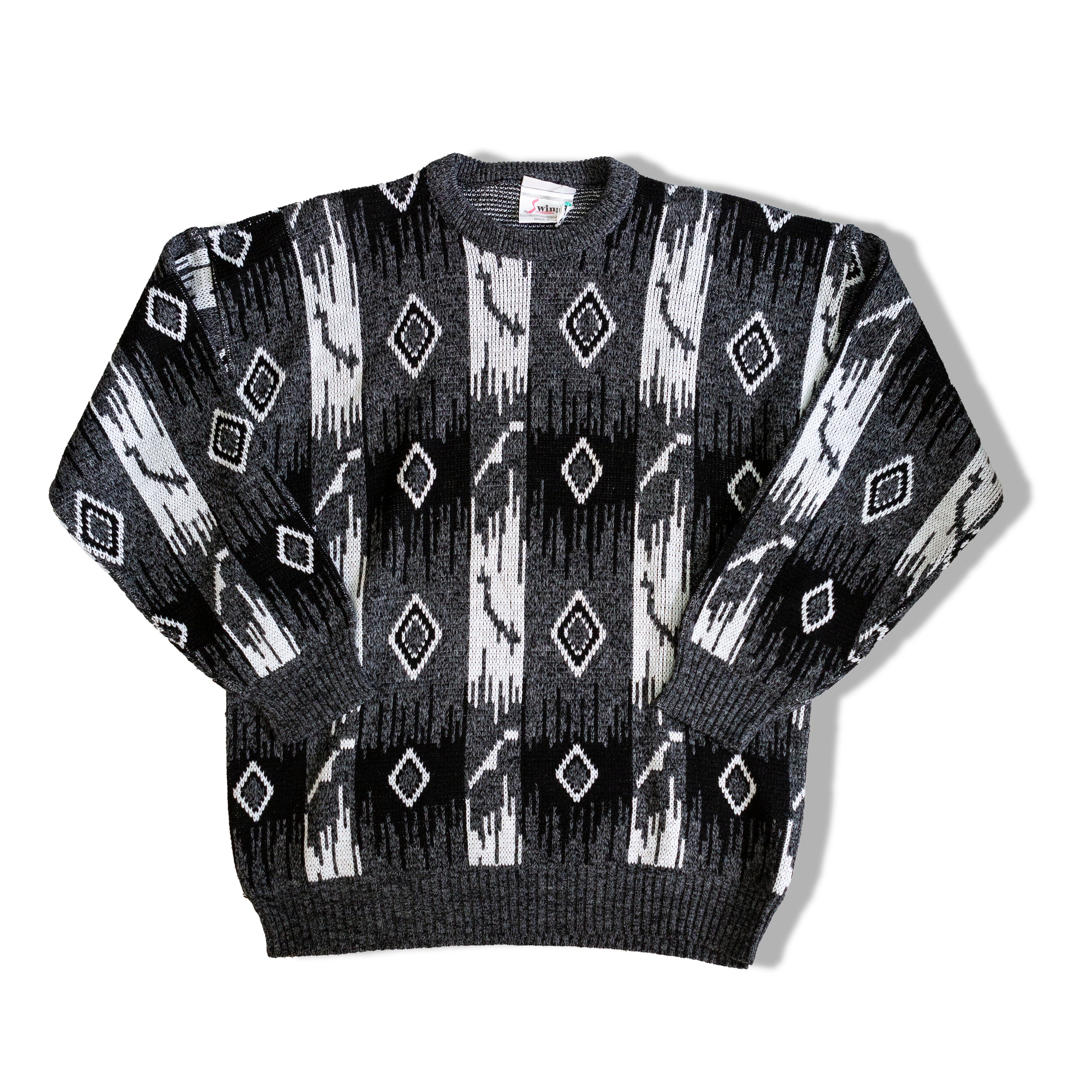 Cozy graphic knit sweater in grey, black & white