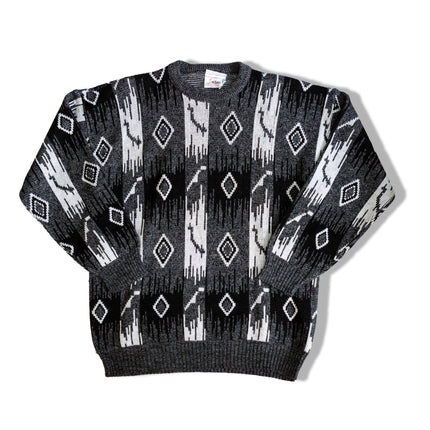 Cozy graphic knit sweater in grey, black & white