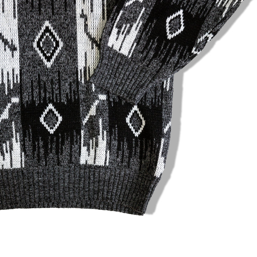 Cozy graphic knit sweater in grey, black & white
