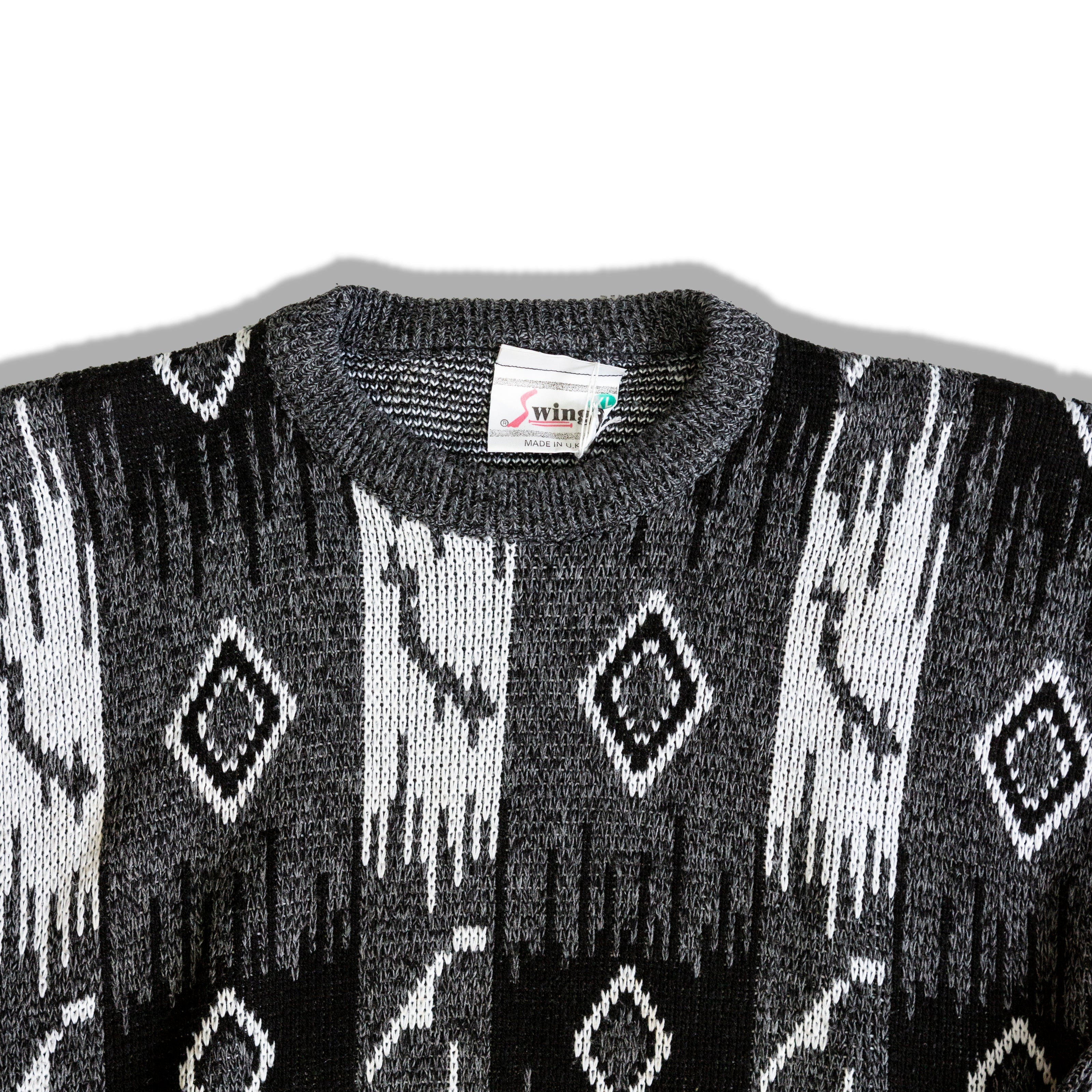 Cozy graphic knit sweater in grey, black & white