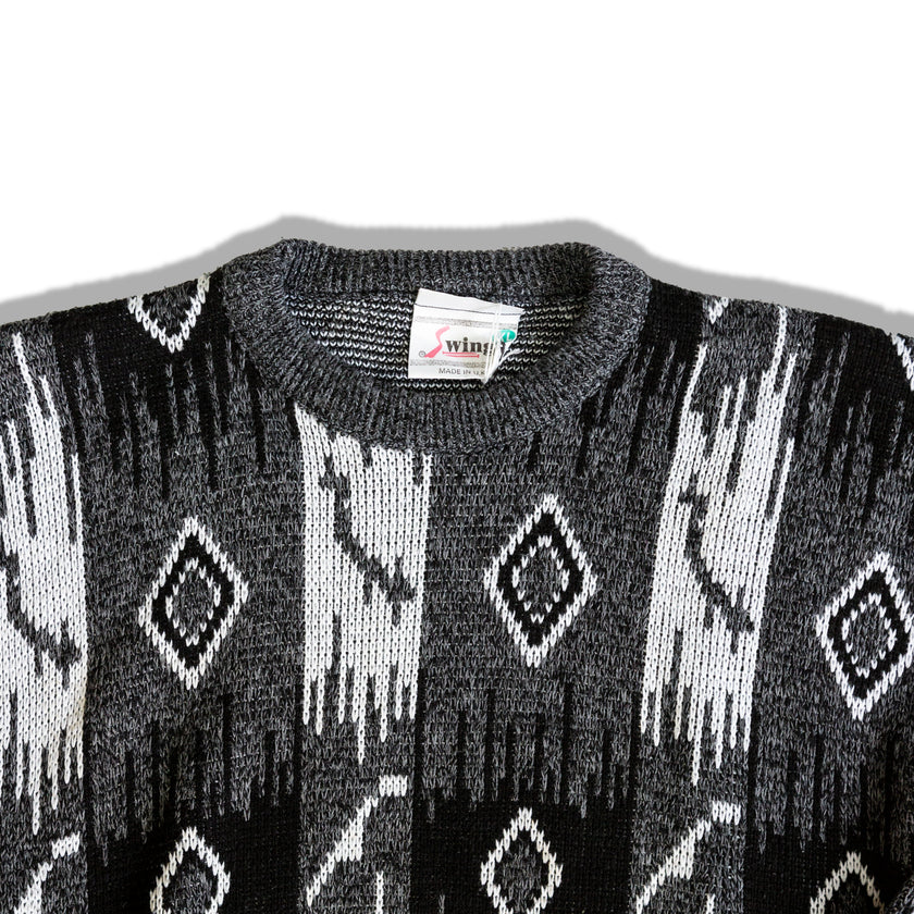 Cozy graphic knit sweater in grey, black & white