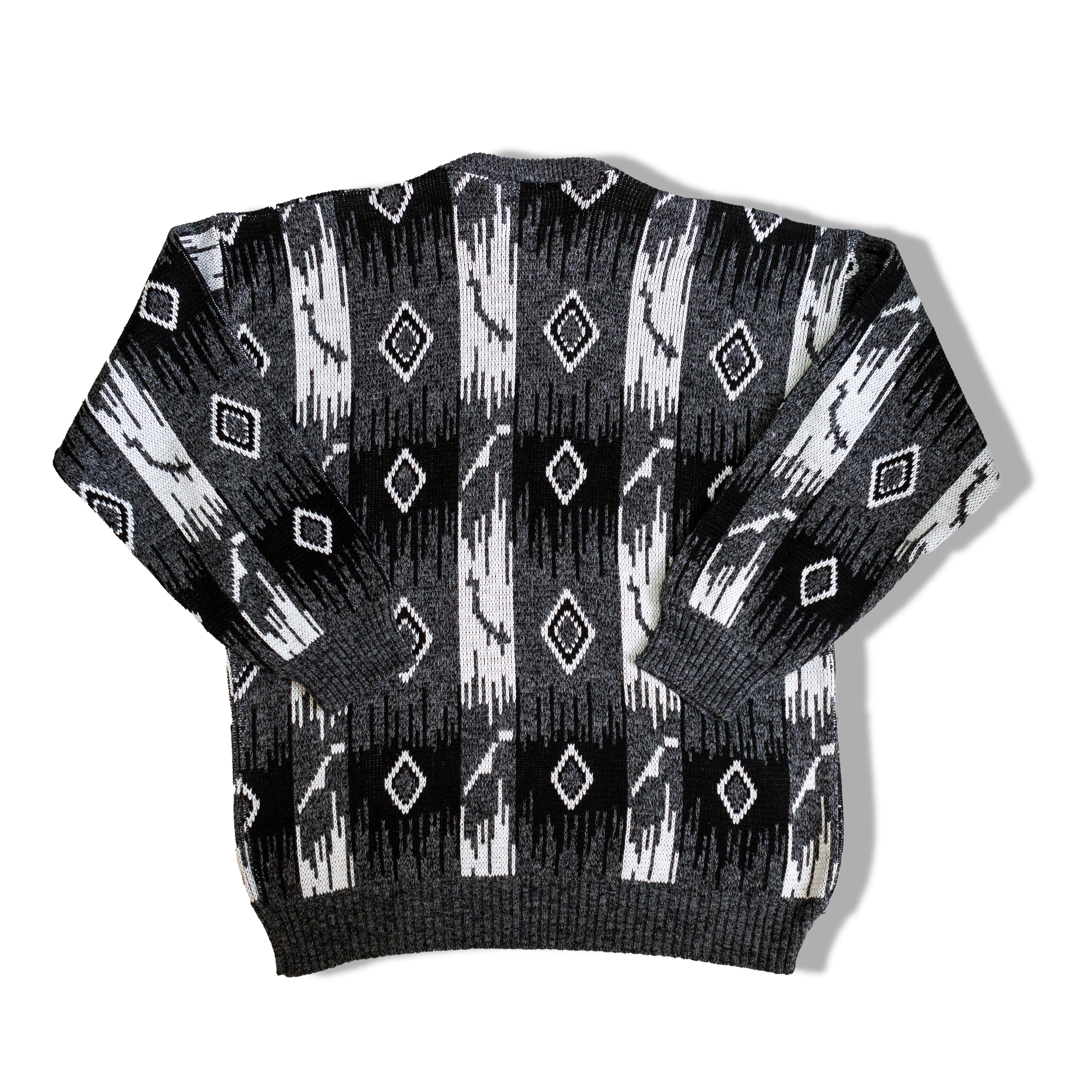 Cozy graphic knit sweater in grey, black & white