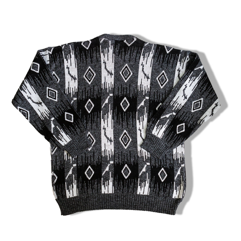 Cozy graphic knit sweater in grey, black & white