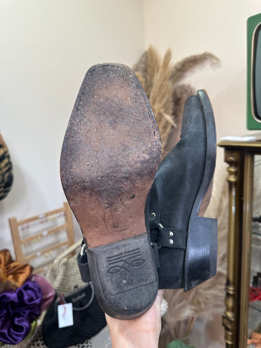 Stunning genuine leather ringer boots