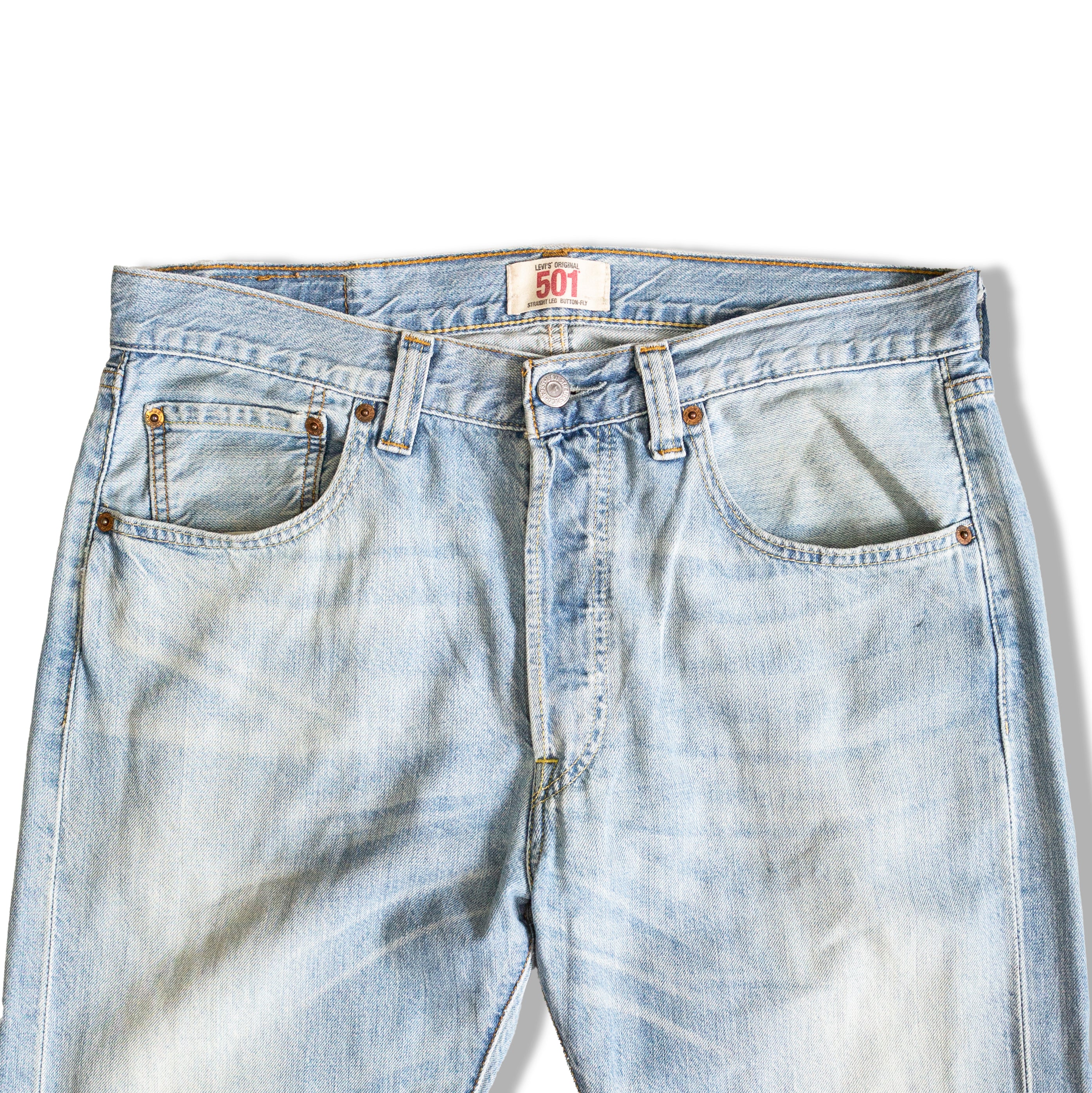 Levis 501 light wash jeans (W32)