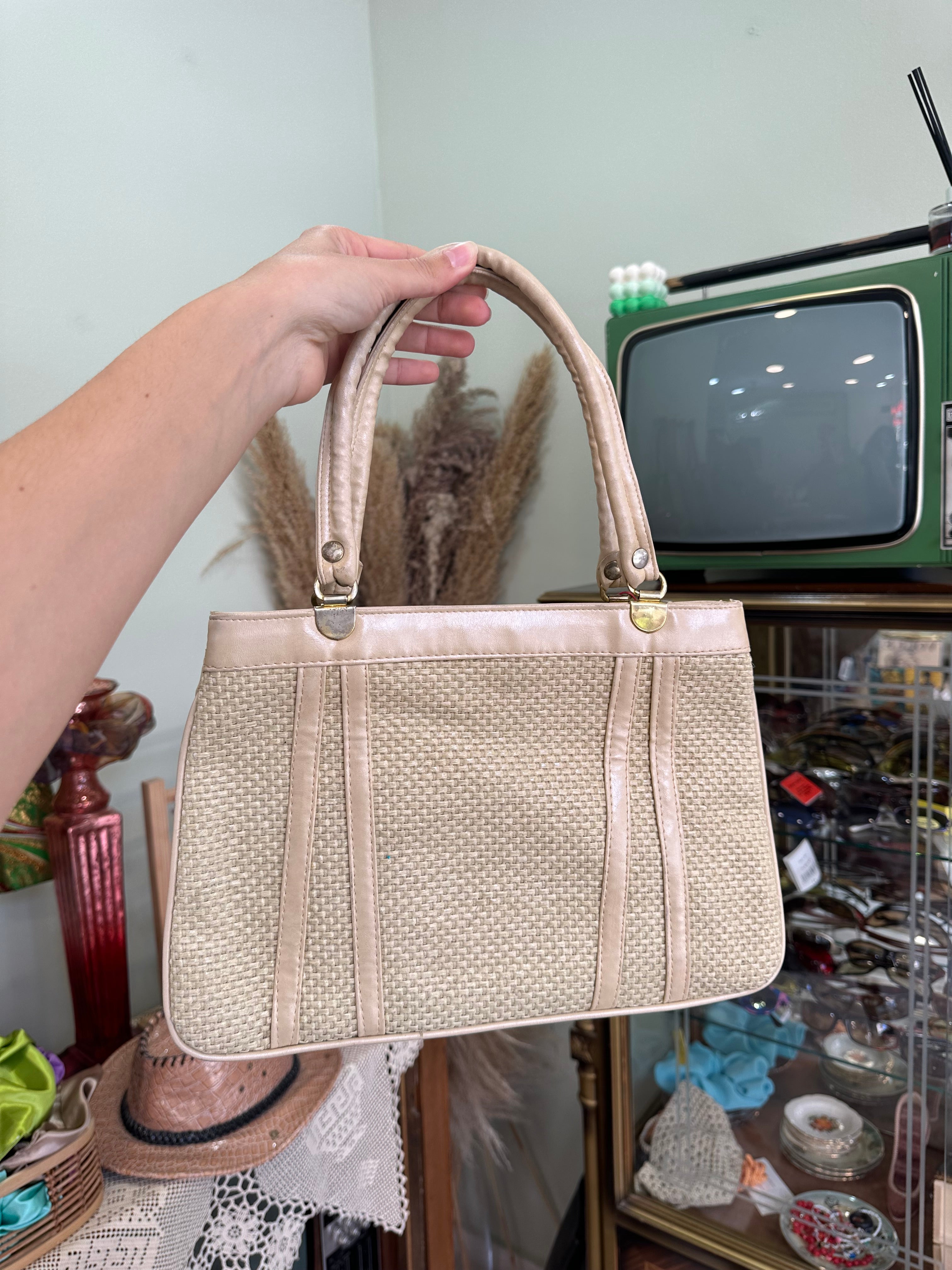 Super cute vintage handbag