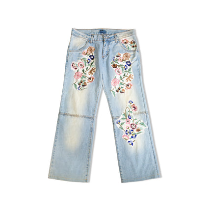 Super cute low waisted jeans