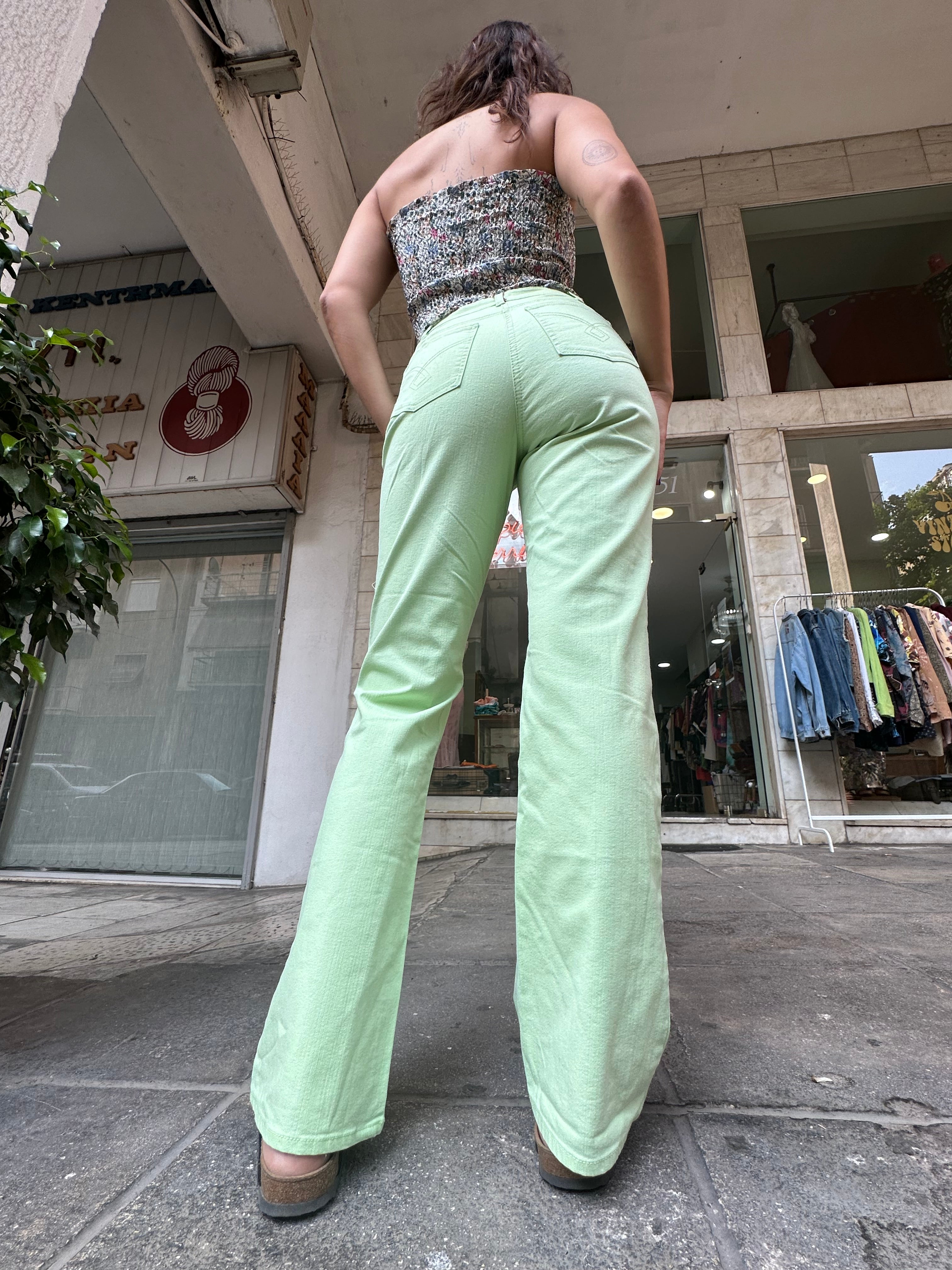 Super cute mid waisted flare pants