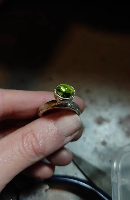 Kimilio Eos silver 925 ring with peridot stone (open back -adjustable size)