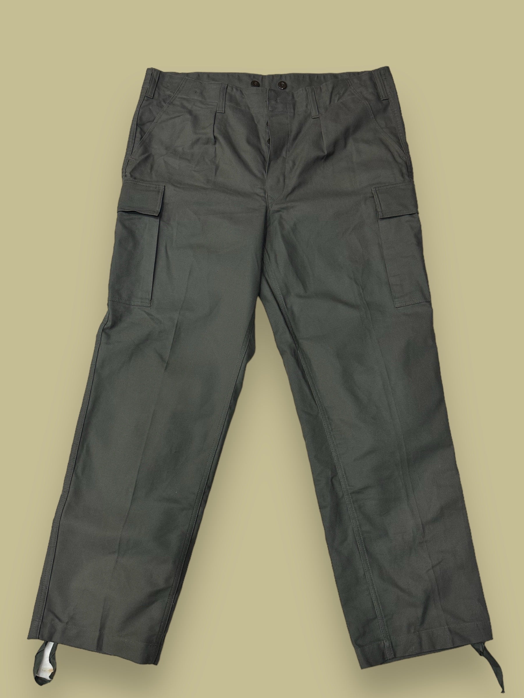 Khaki cargo pants (W40-42)