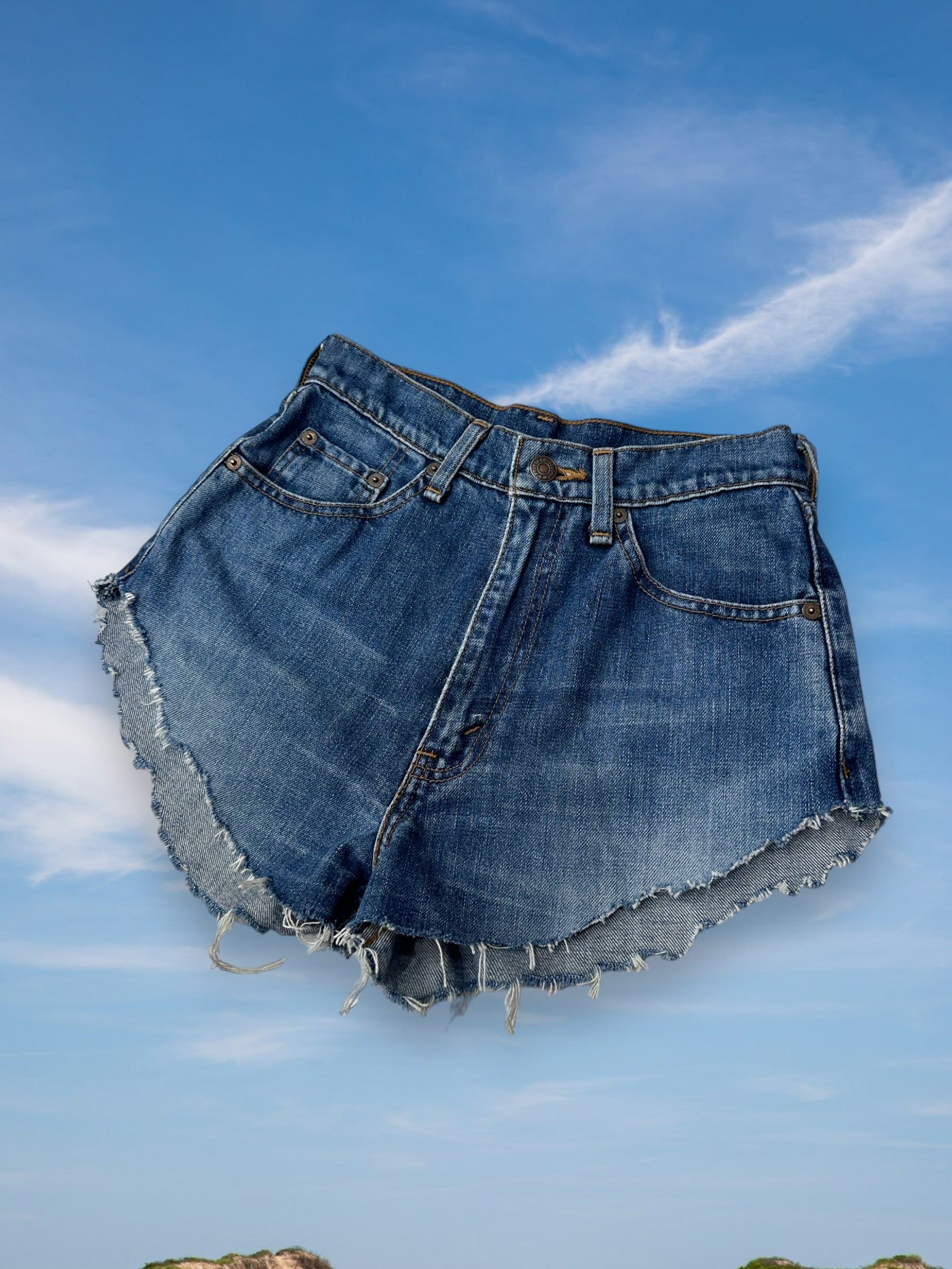 Levi’s 519 high waisted super hot shorts