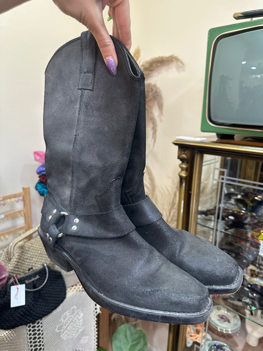 Stunning genuine leather ringer boots
