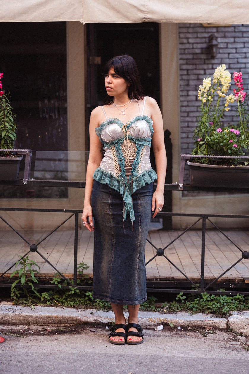 Stunning deadstock low waisted denim skirt