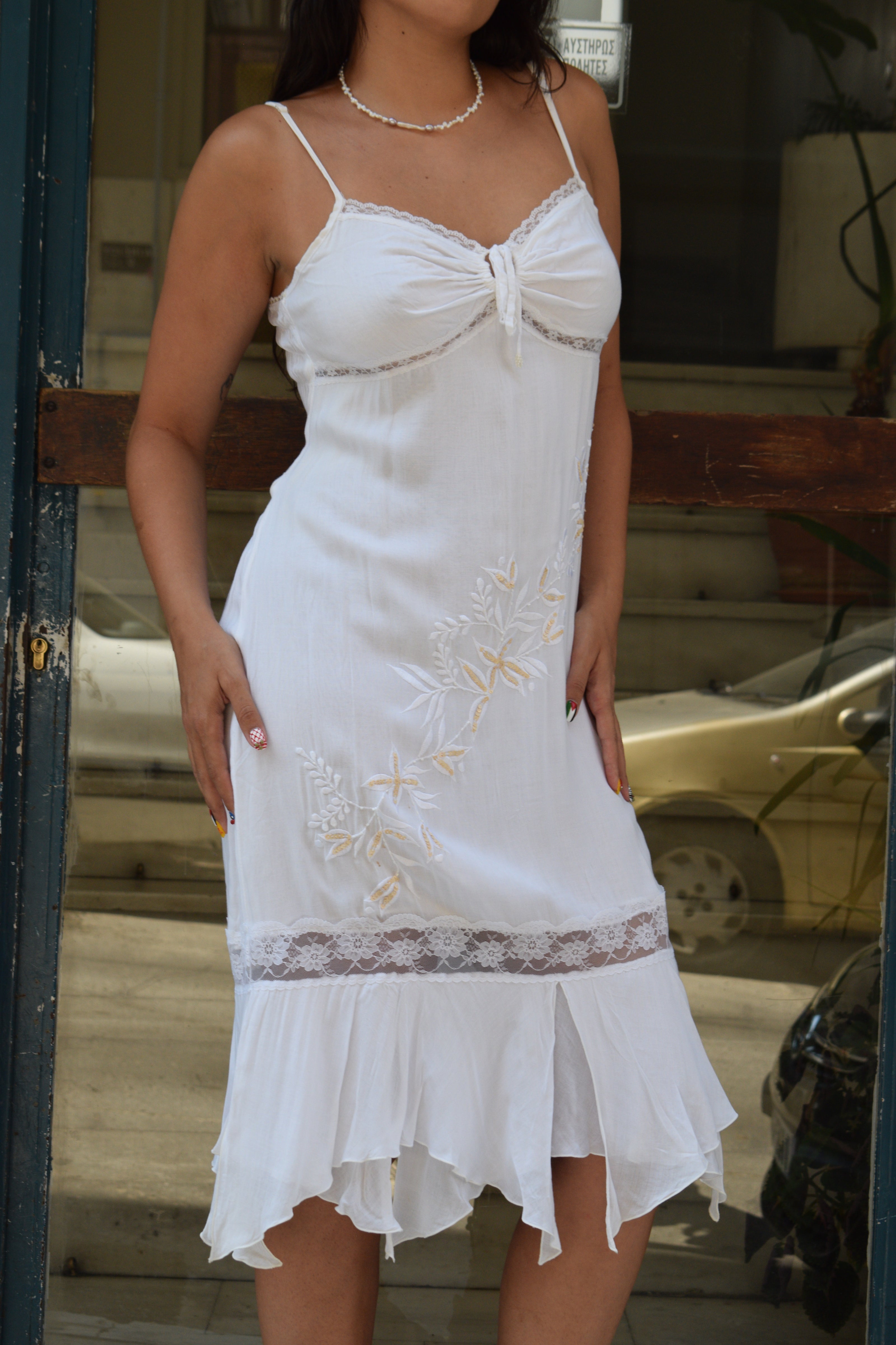 Stunning white fairy dress with embroidered detailing (L)