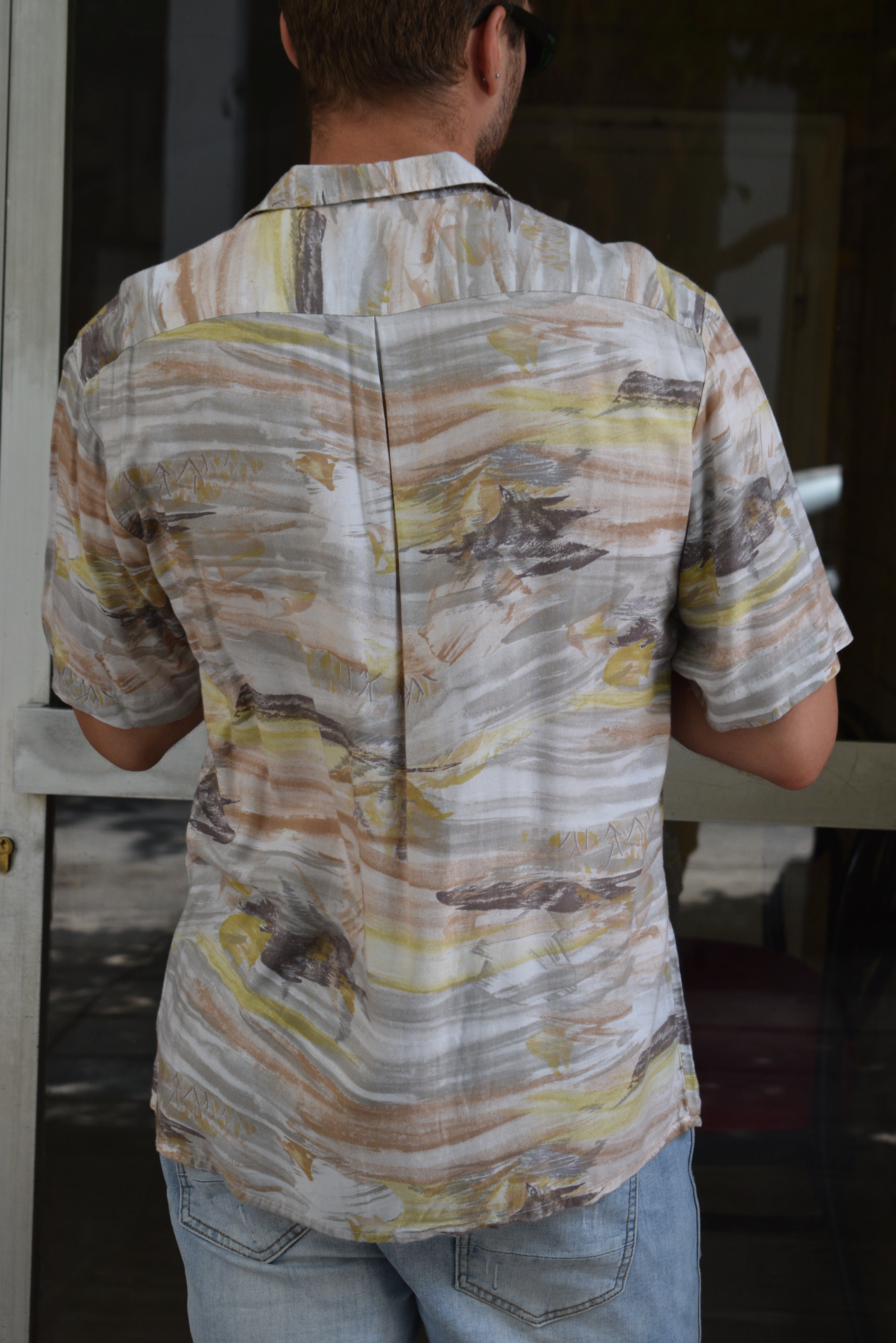 Vintage 90s style abstract print shirt (M)