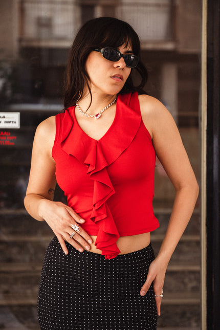 Super cute top with raffling