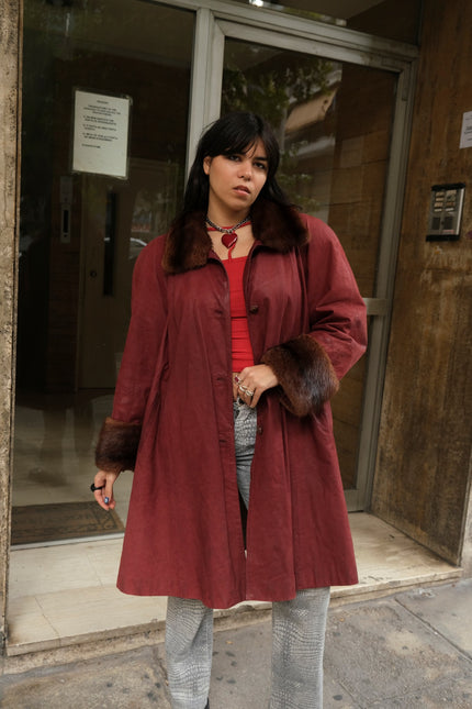 Stunning burgundy Italian vintage genuine leather coat with fur collar