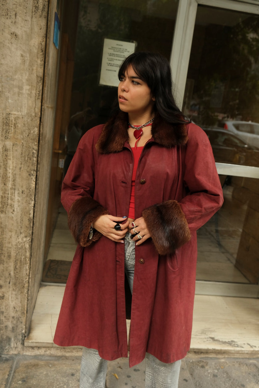 Stunning burgundy Italian vintage genuine leather coat with fur collar
