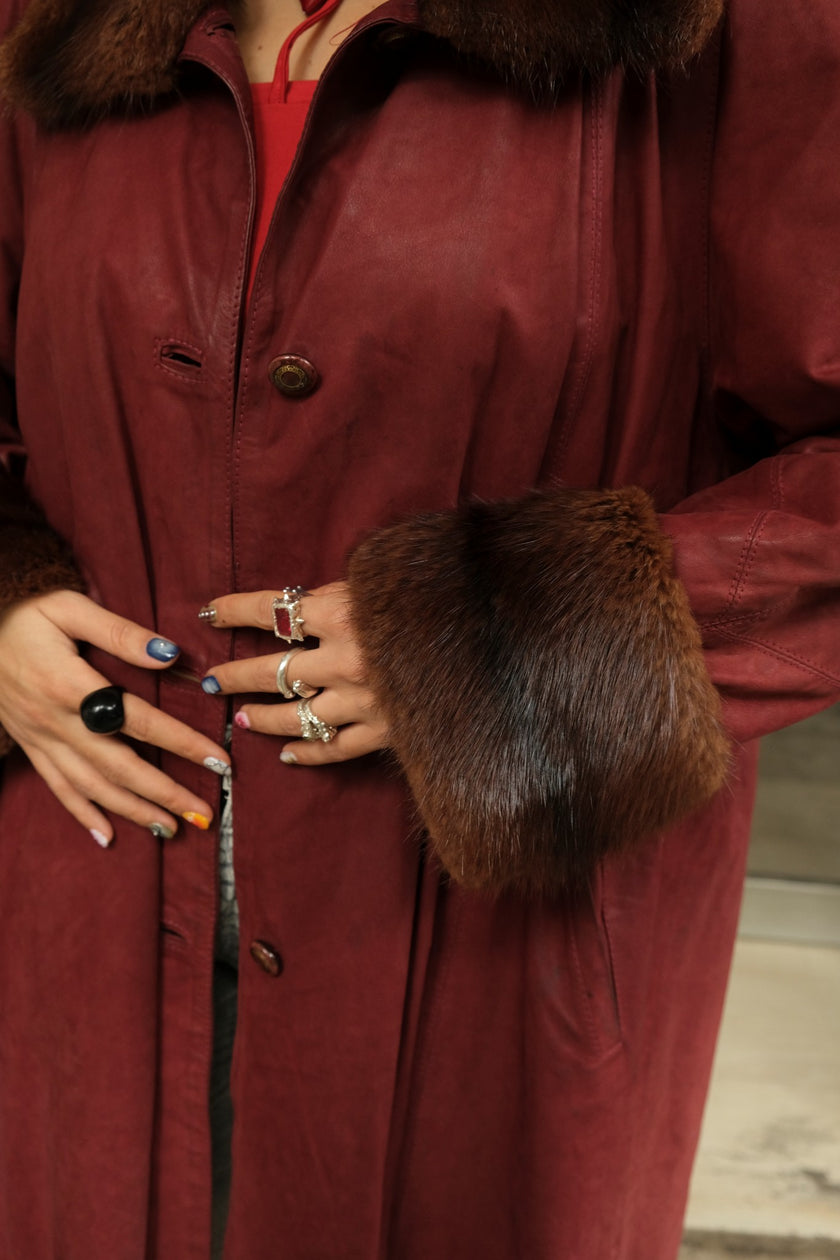 Stunning burgundy Italian vintage genuine leather coat with fur collar