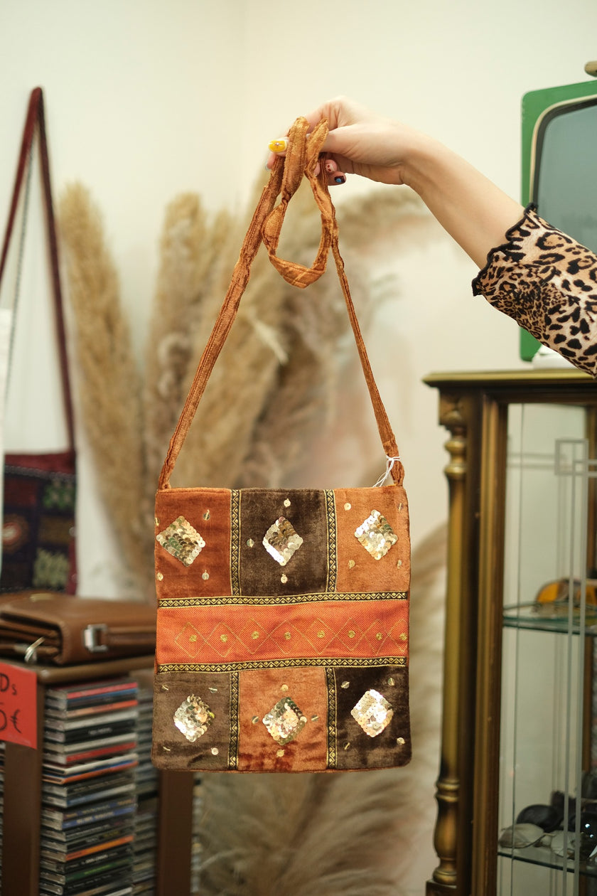 Super cute deadstock cross body bag