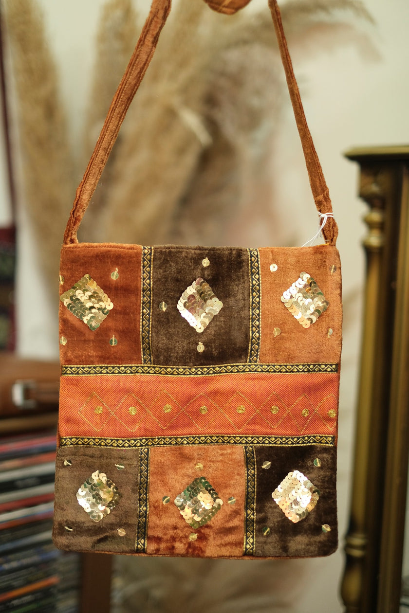 Super cute deadstock cross body bag