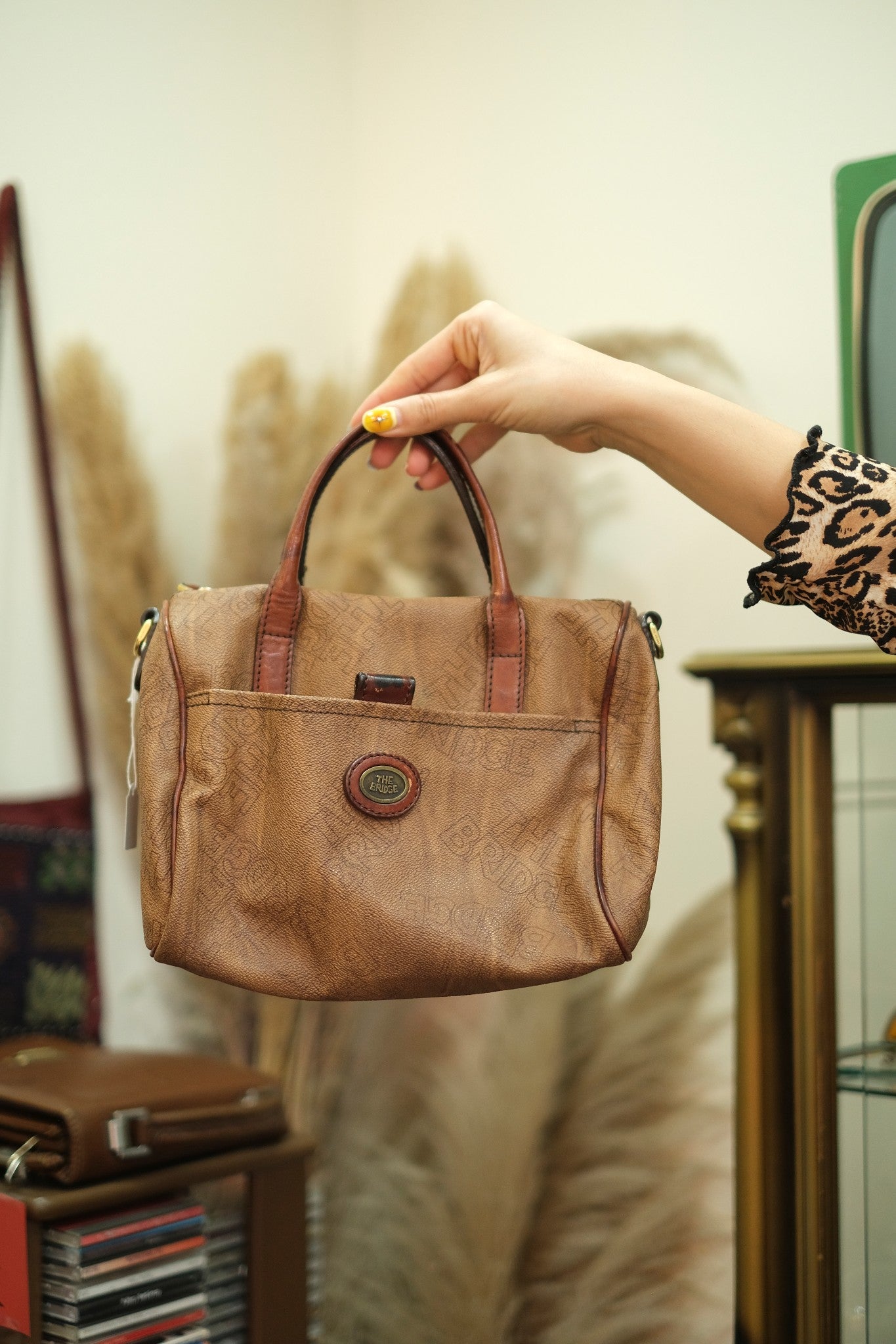 The bridge leather handbag