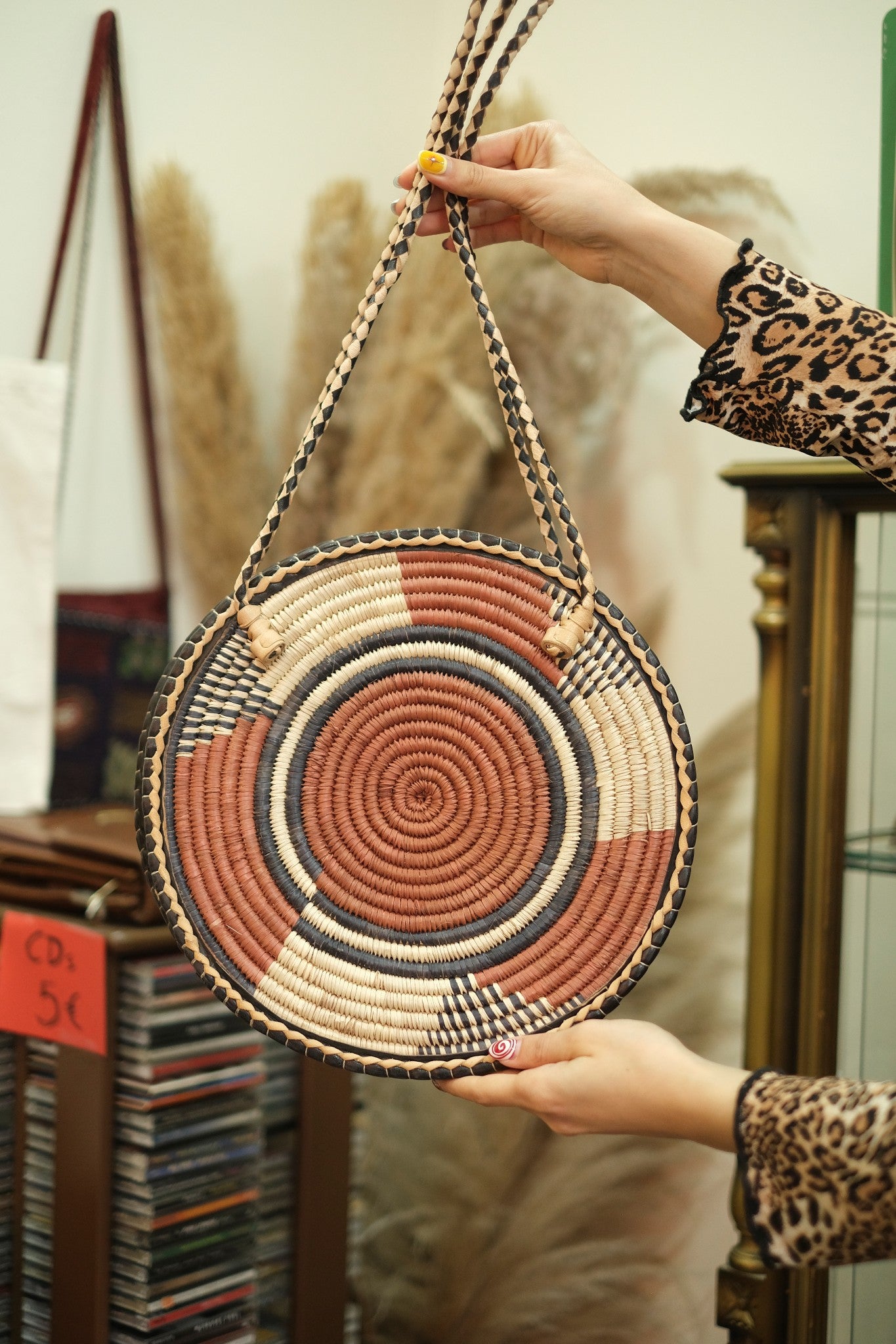 Vintage unique round shoulder bag