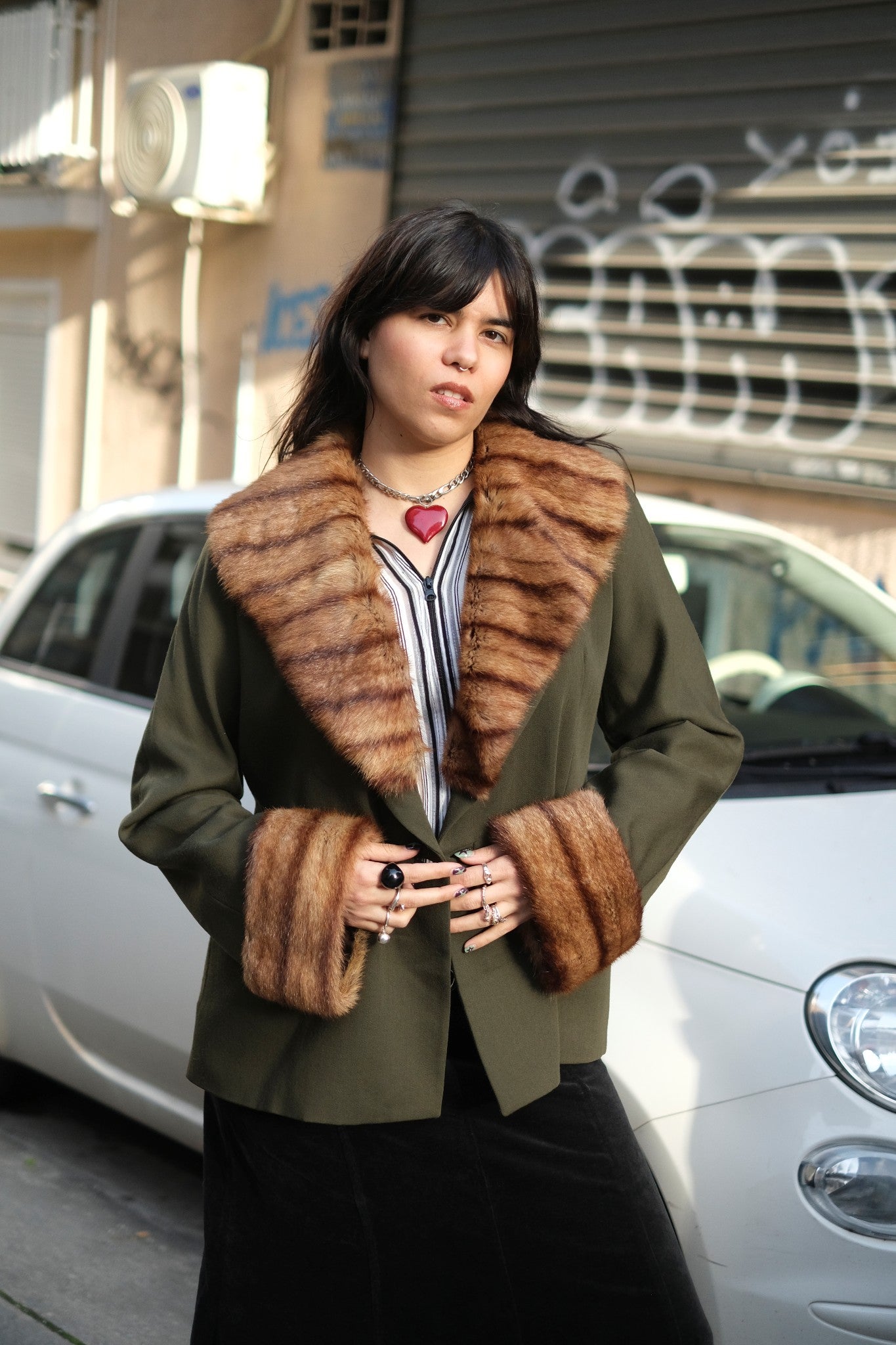 Stunning pure vergine wool green coat with fawx fur collar (L)