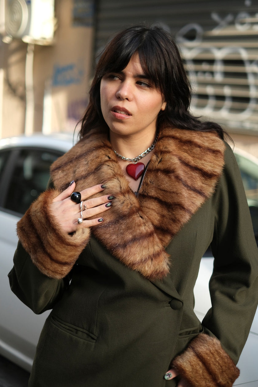 Stunning pure vergine wool green coat with fawx fur collar (L)