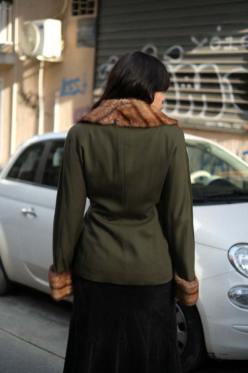 Stunning pure vergine wool green coat with fawx fur collar (L)