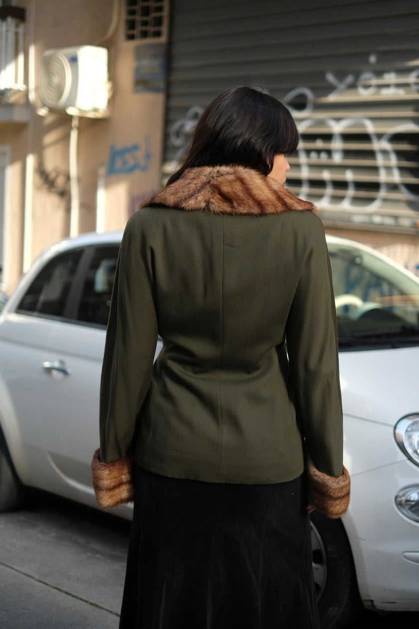 Stunning pure vergine wool green coat with fawx fur collar (L)