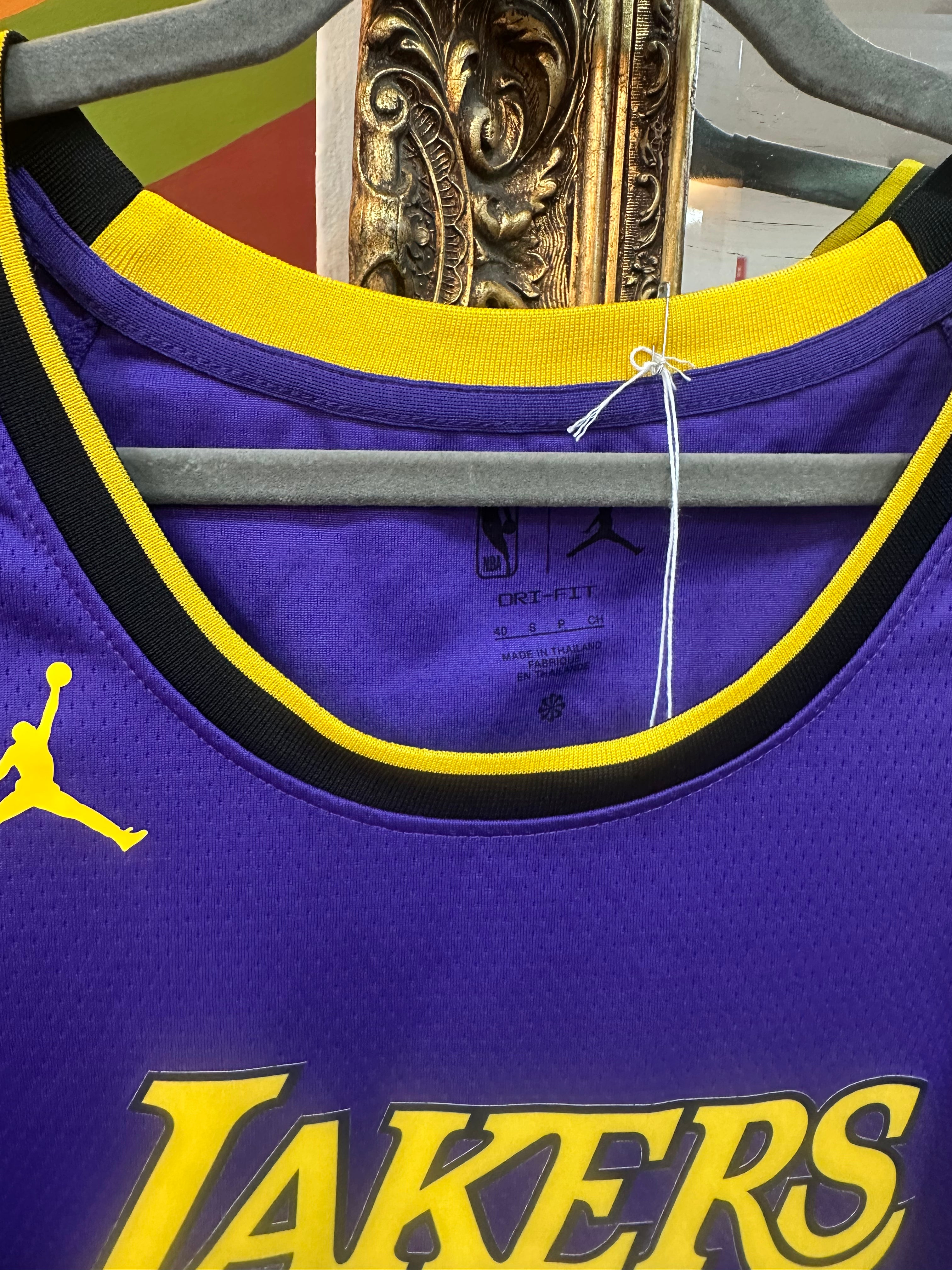 Nike Jordan Men's Los Angeles Lakers LeBron James Swingman Jersey (S)