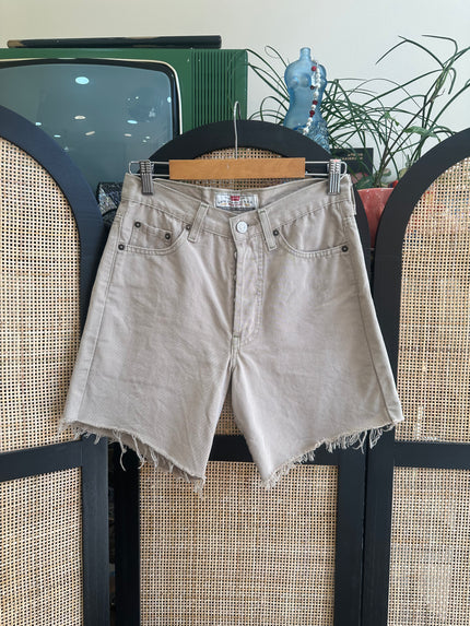 Levi’s 551 beige shorts