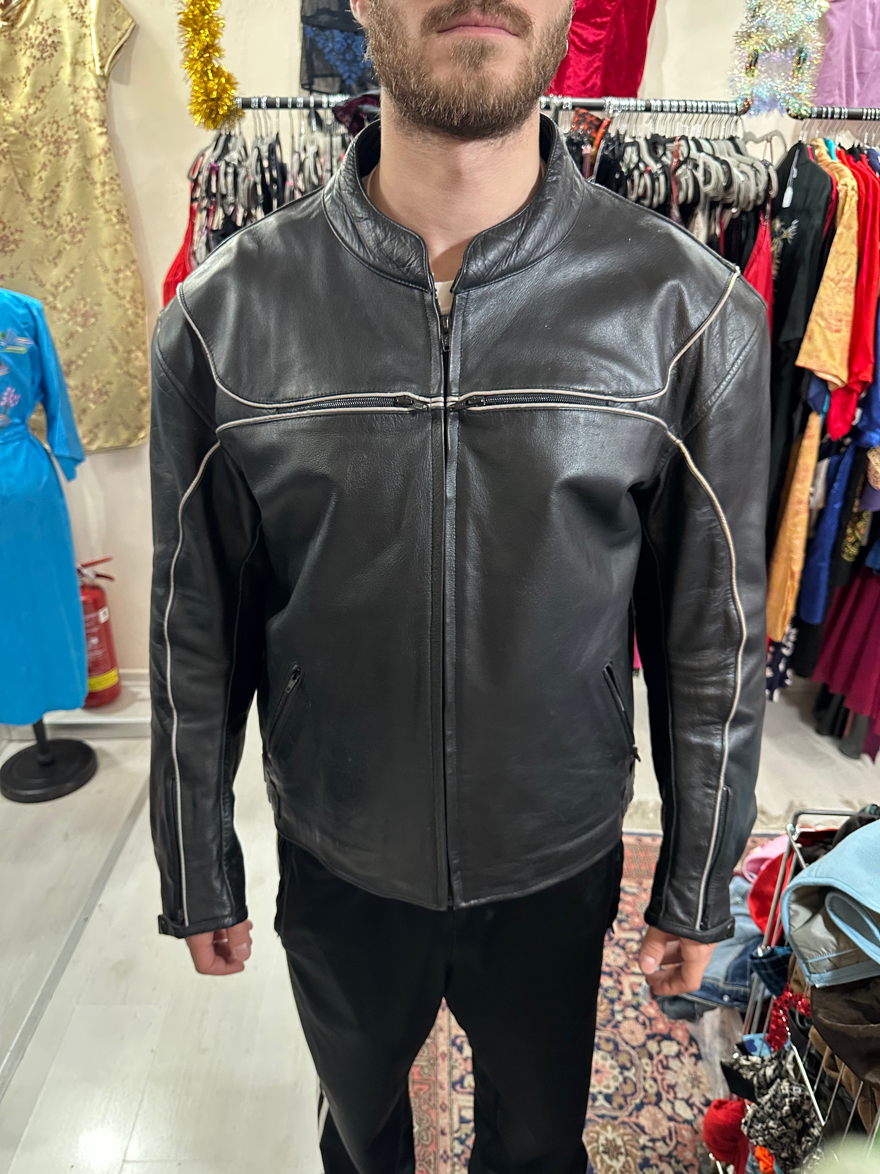 Vintage leather motorcycle jacket (XL)