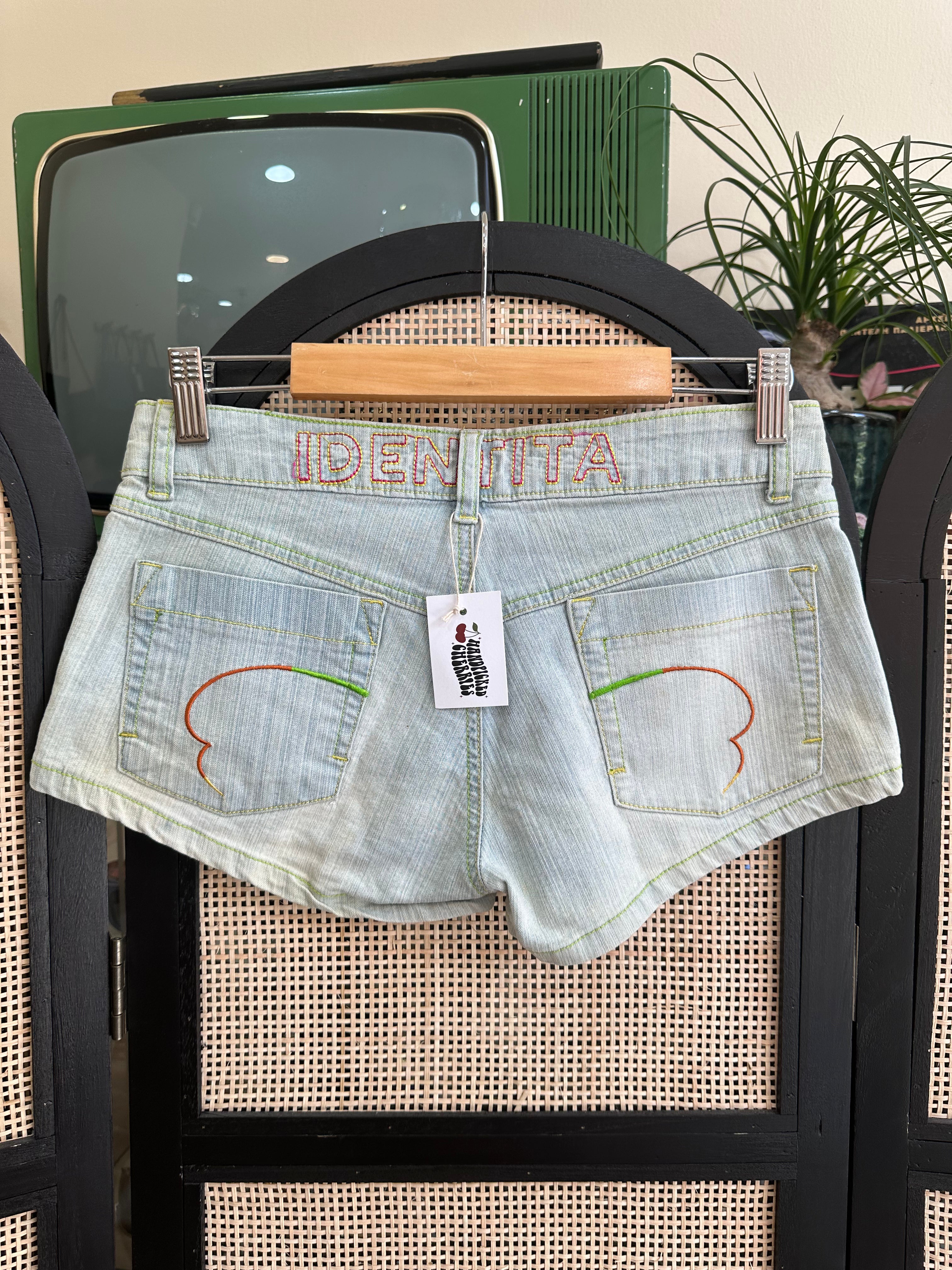 Super cute denim low waisted shorts