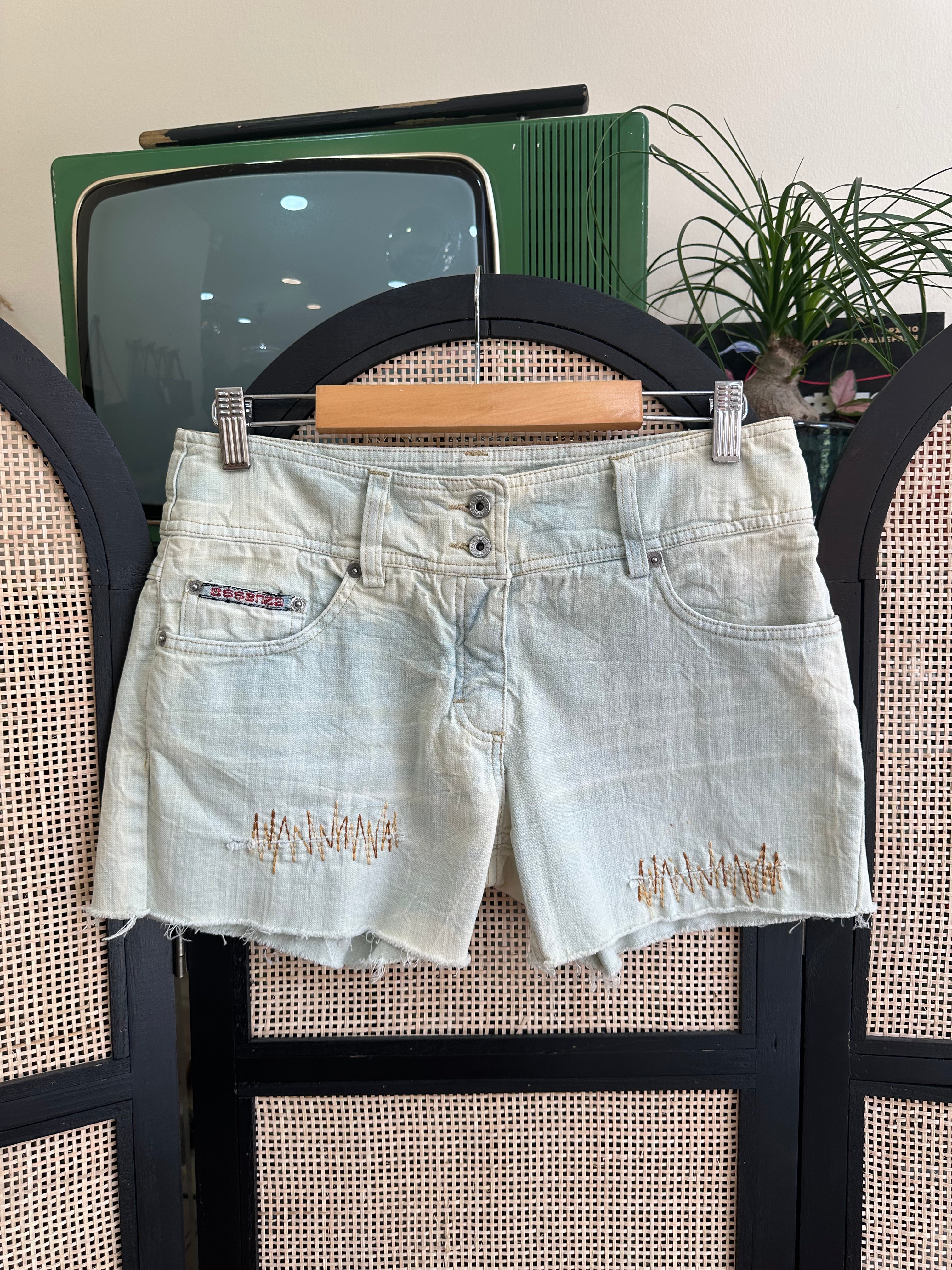 Super cute low rise denim hot shorts