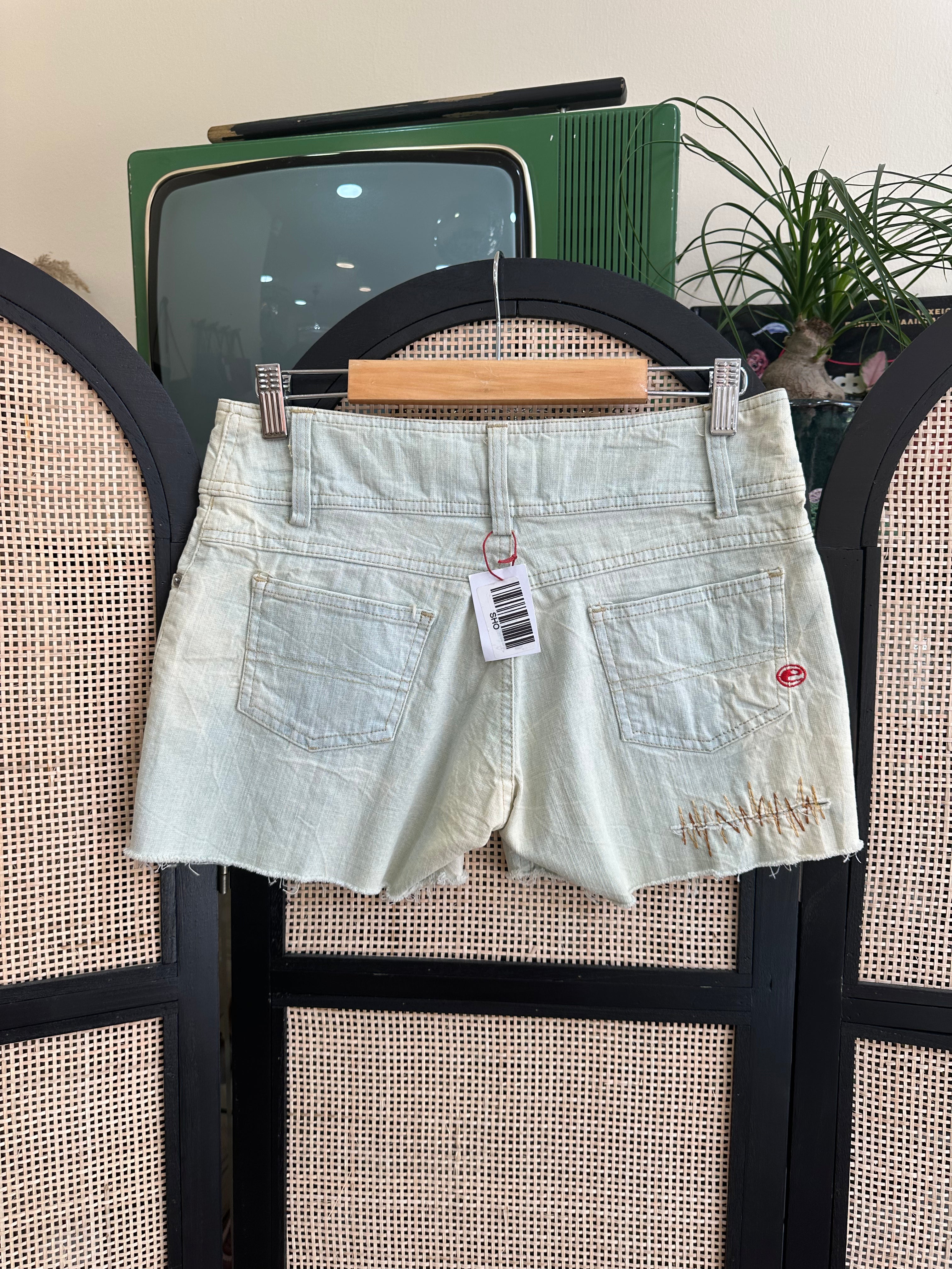 Super cute low rise denim hot shorts