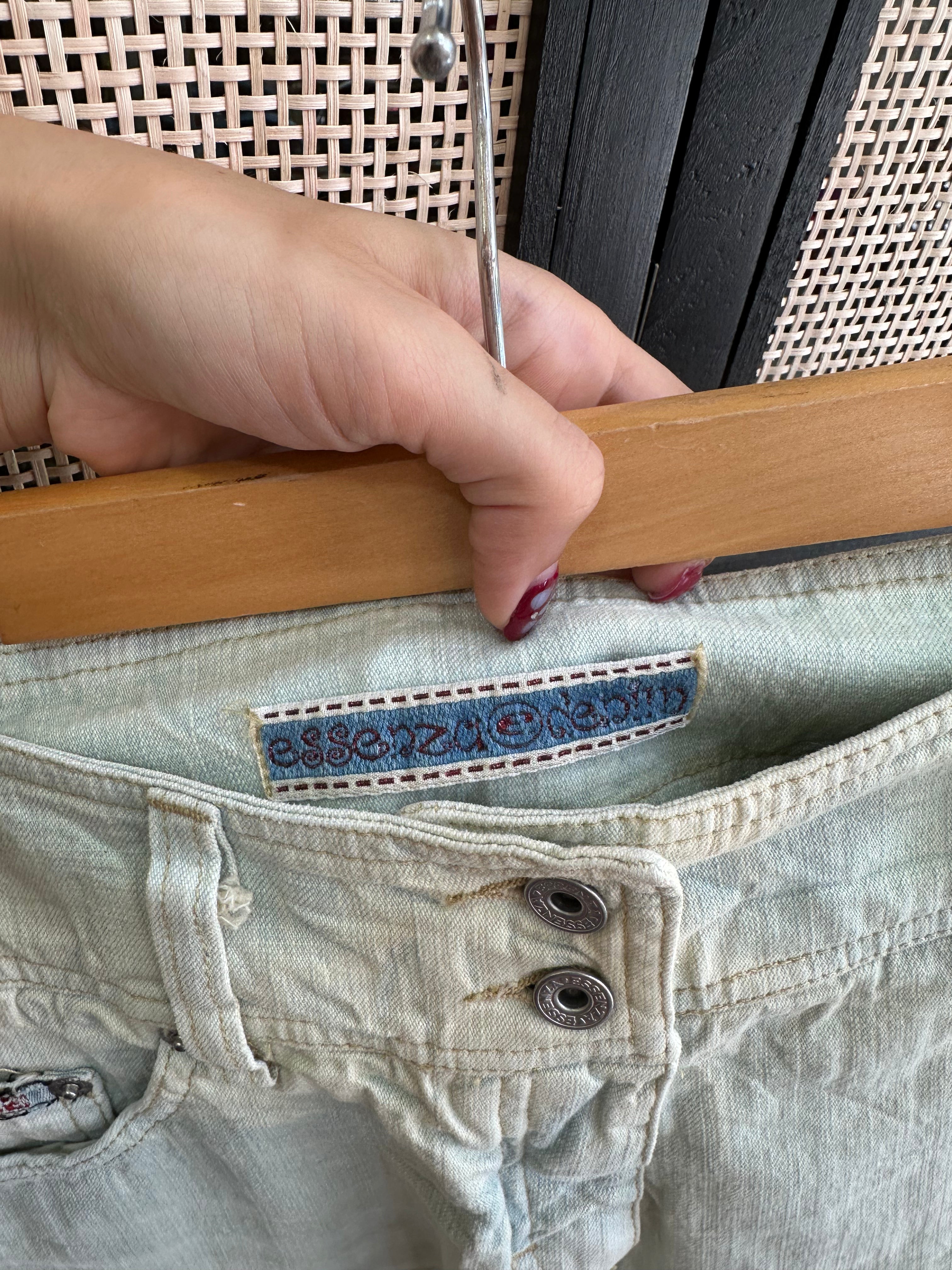 Super cute low rise denim hot shorts