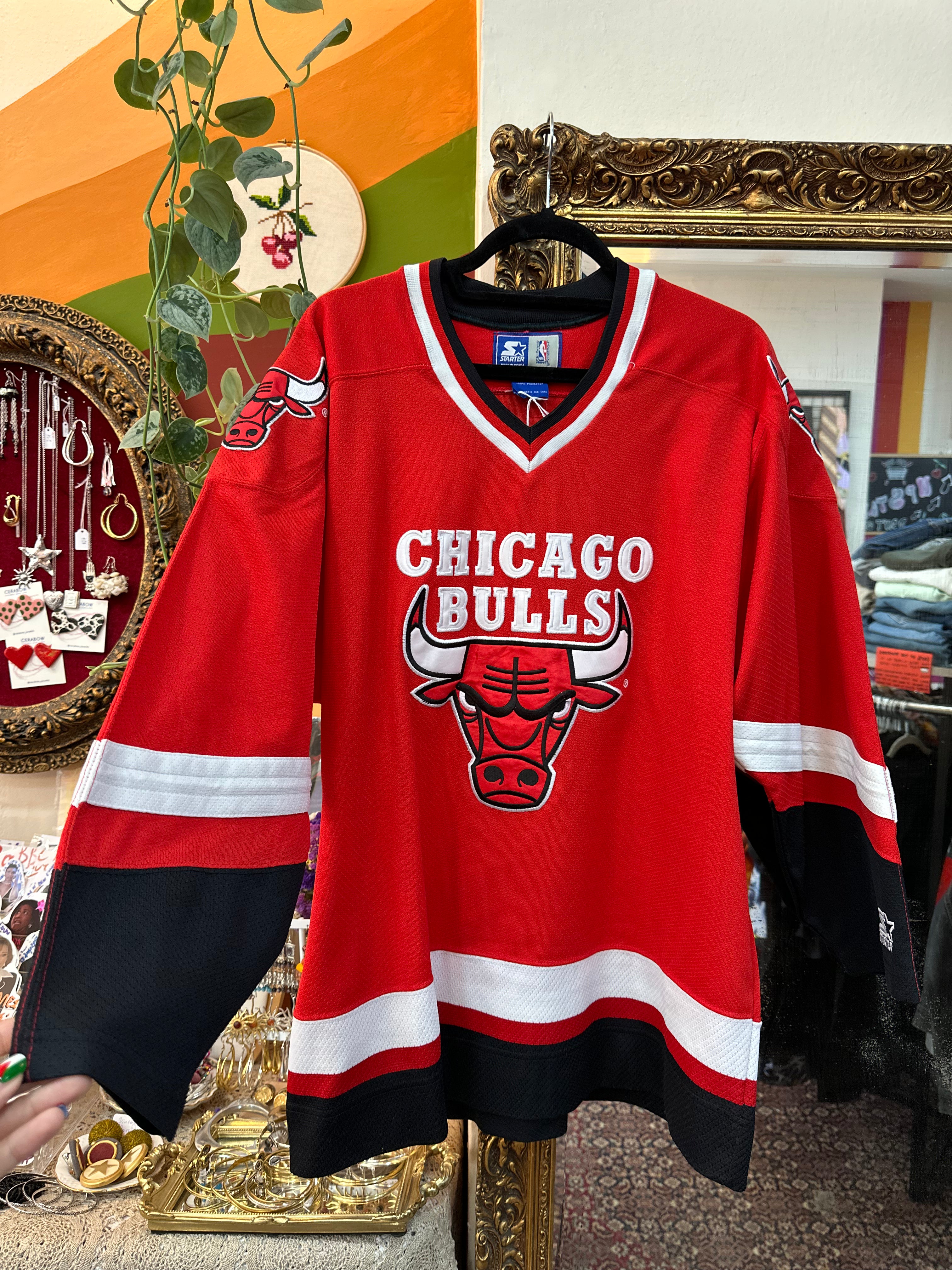 Vintagered Chicago Bulls hockey-style jersey by Starter (M)